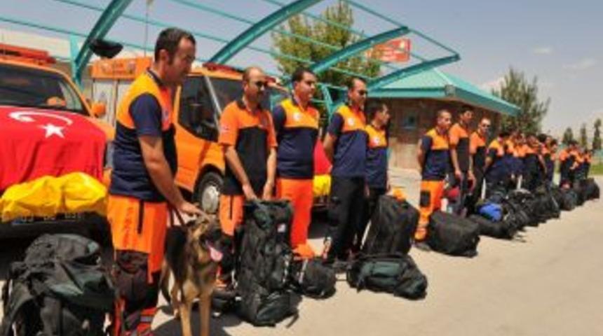 T&uuml;rkiye'den, Deprem B&ouml;lgesi İran&rsquo;a Kurtarma Ekibi Yola &Ccedil;ıktı