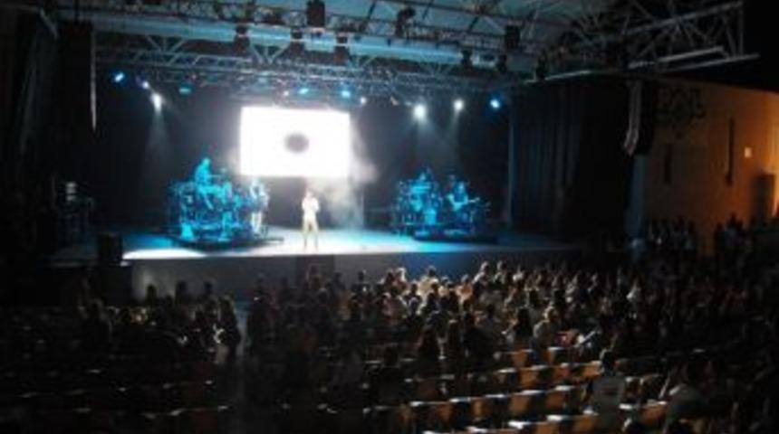 Yalın, Şarkıları İle B&uuml;y&uuml;ledi