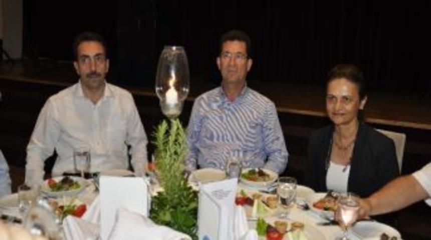 Ak Parti&rsquo;den Kuşadası&rsquo;nda İftar Yemeği