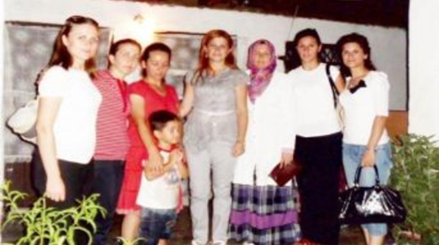 Ayvalık&rsquo;ta Ak Partili Kadınlardan Ramazan Yardımı