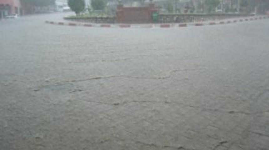 Harmancık'ta Sağanak Yağış Hayatı Olumsuz Y&ouml;nde Etkiledi