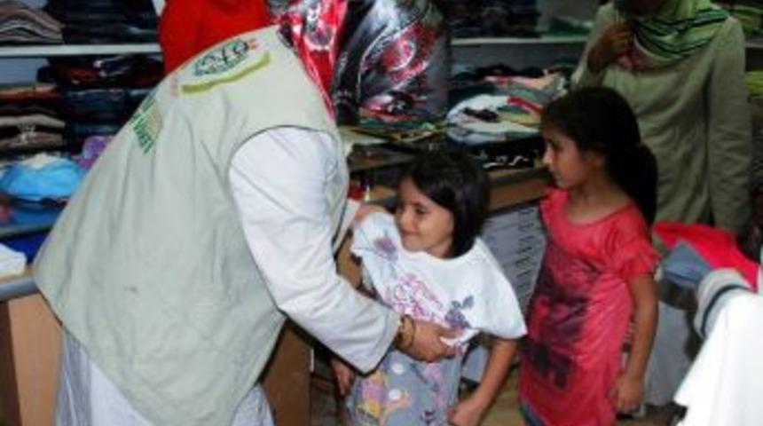 80 Yetim &Ccedil;ocuk Bayram &Ouml;ncesi Sevindirildi