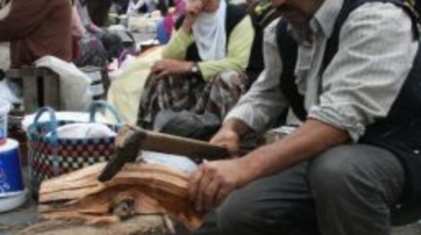 Ekmeğini &Ccedil;ıradan &Ccedil;ıkarıyor