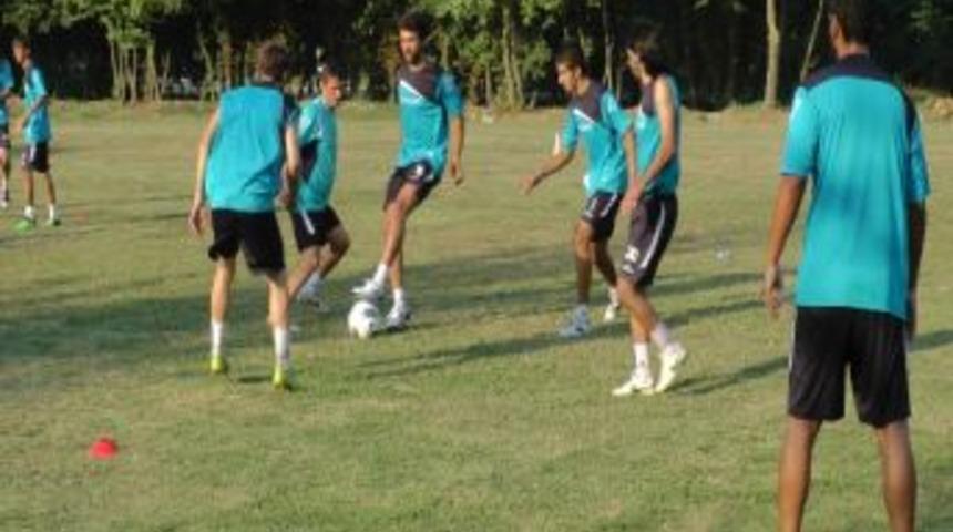 Ak&ccedil;akocaspor Bal'a Isınıyor