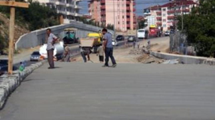 G&ouml;lc&uuml;k 2 Kavşağında bayram hazırlığı