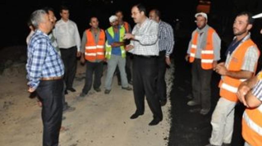 Asfalt &ccedil;alışması  gece g&uuml;nd&uuml;z devam ediyor