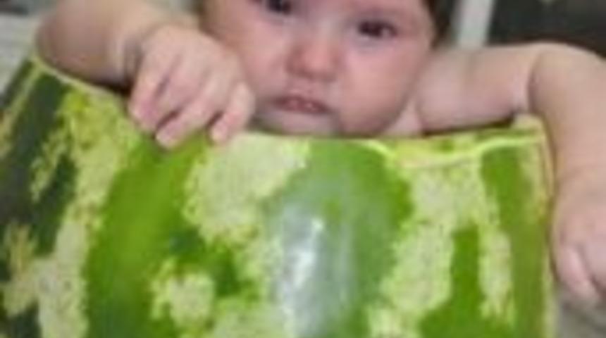 Karpuz İ&ccedil;inde Hatıra Fotoğrafı