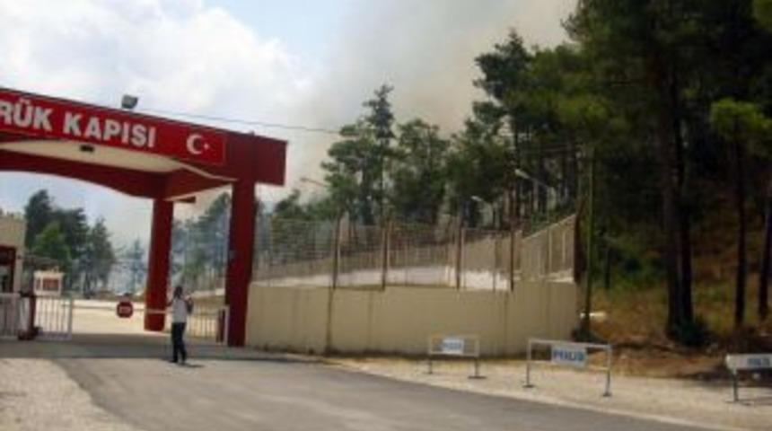 Suriye'den T&uuml;rkiye'ye Ge&ccedil;en Yangın Kontrol Altına Alındı