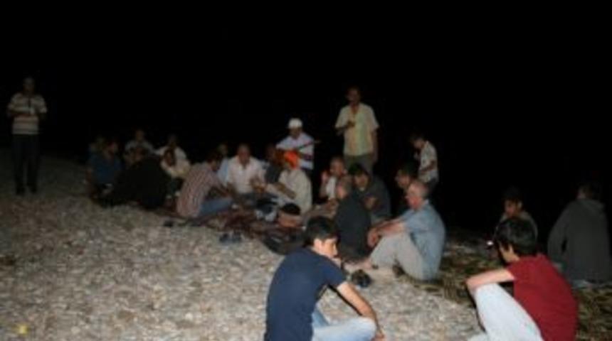 Abyb Van Şubesi&rsquo;nden Van G&ouml;l&uuml; Sahilinde 2. İftar Programı