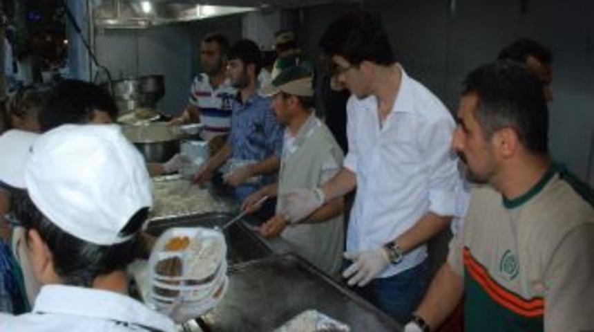 İhh&rsquo;dan Tokat&rsquo;ta 2 Bin Kişiye İftar Yemeği