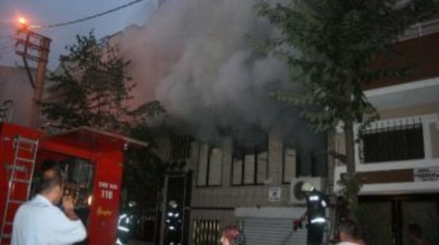 Yangın Mahalleliyi Sokağa D&ouml;kt&uuml;