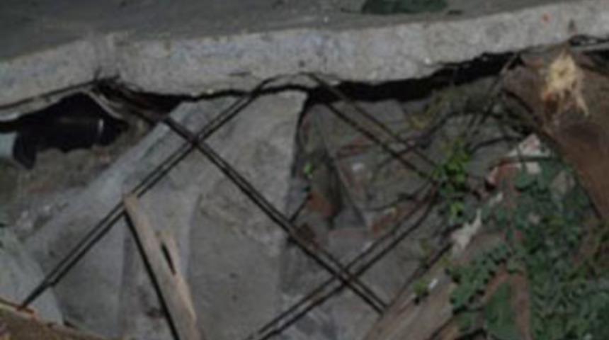 Banyo yaparken tavan &uuml;zerine &ccedil;&ouml;kt&uuml;