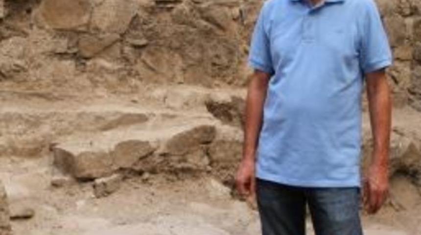 Hoşap Kalesi&rsquo;ndeki Kazı &Ccedil;alışması