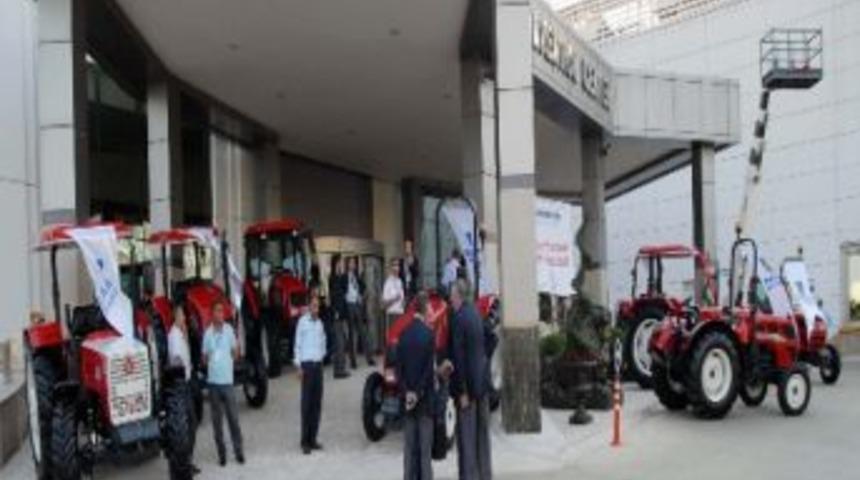 Başak Trakt&ouml;r Bayileri Tanışma Toplantısında Bir Araya Geldi
