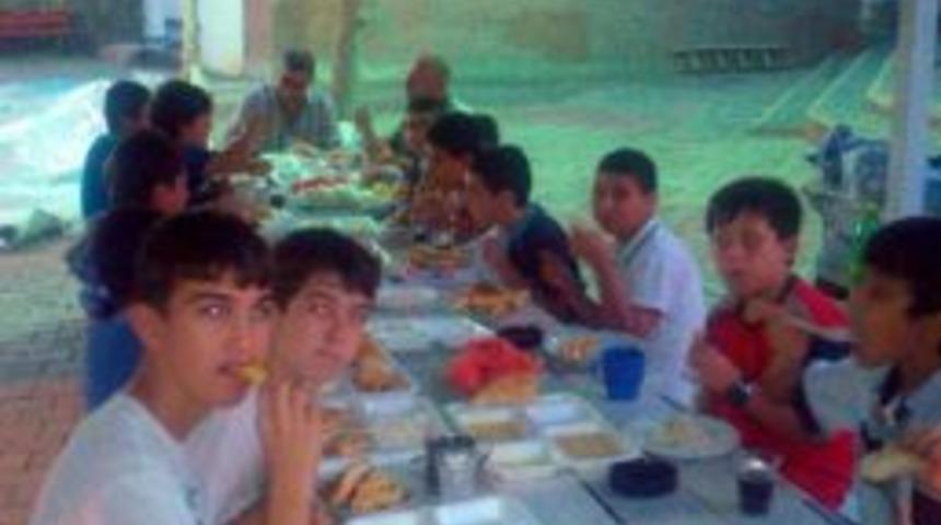 İmamdan &Ccedil;ocuklara İftar