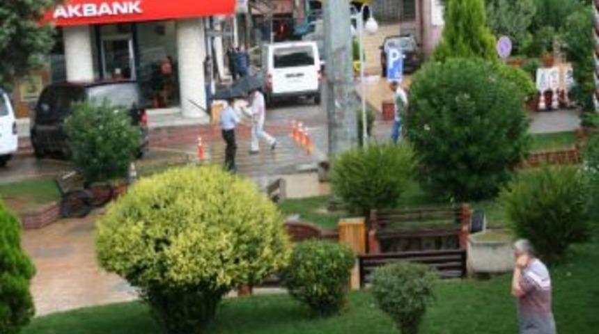 Devrek&rsquo;te Şiddetli Fırtına Ağa&ccedil;ları K&ouml;k&uuml;nden S&ouml;kt&uuml;