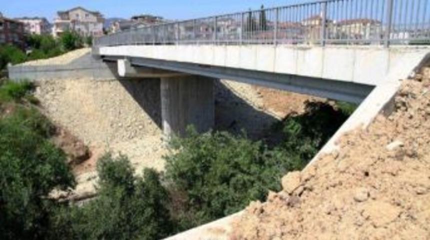 Demiryolu K&ouml;pr&uuml;s&uuml;nde G&uuml;venlik &Ccedil;alışması