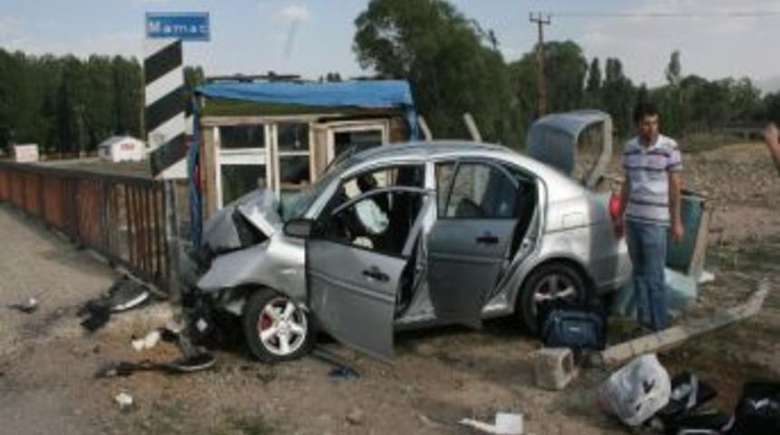 Pasinler&rsquo;de Trafik Kazası: 4 Yaralı