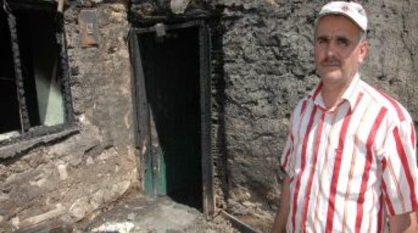 Evi Yanan Aile Yardım İstiyor