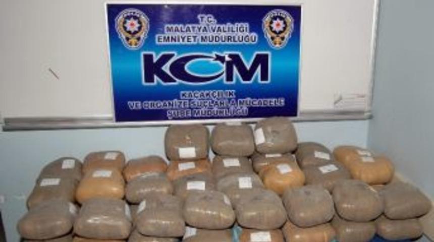 Otomobilin Her Yerinden Esrar &Ccedil;ıktı