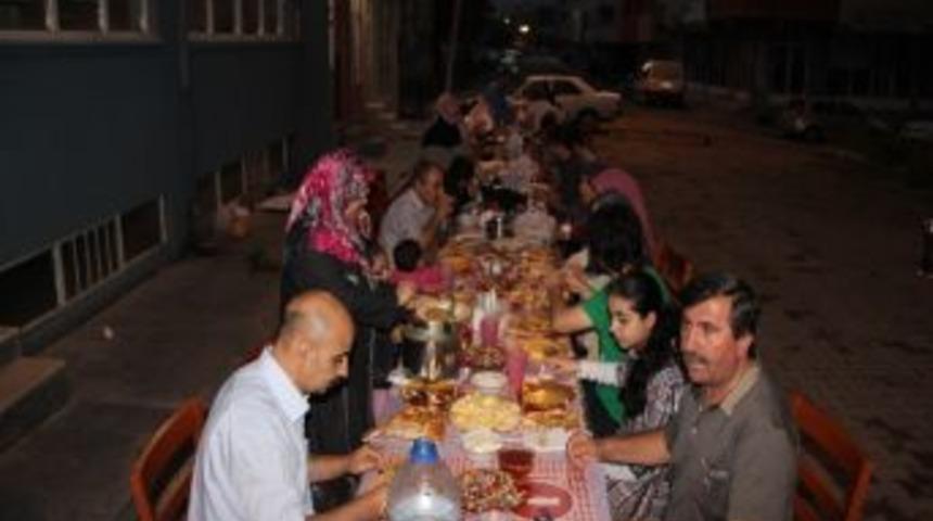 Mahallede Toplu İftar