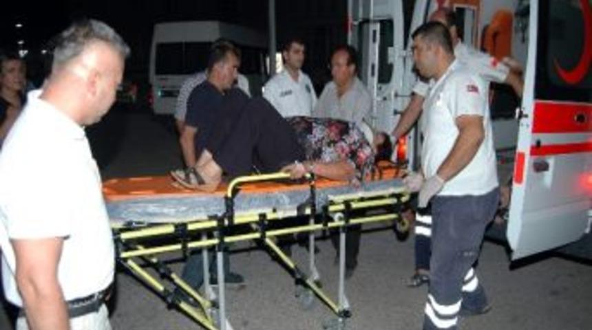 2 Otomobil Ve 1 Tır'ın Karıştığı Kazada 5 Kişi Yaralandı