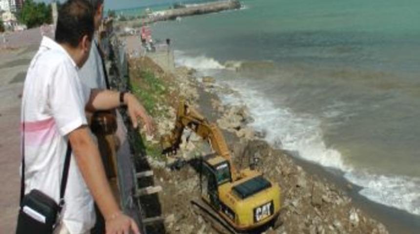 Ak&ccedil;akoca'da İstinat Duvarı &Ccedil;&ouml;kt&uuml;