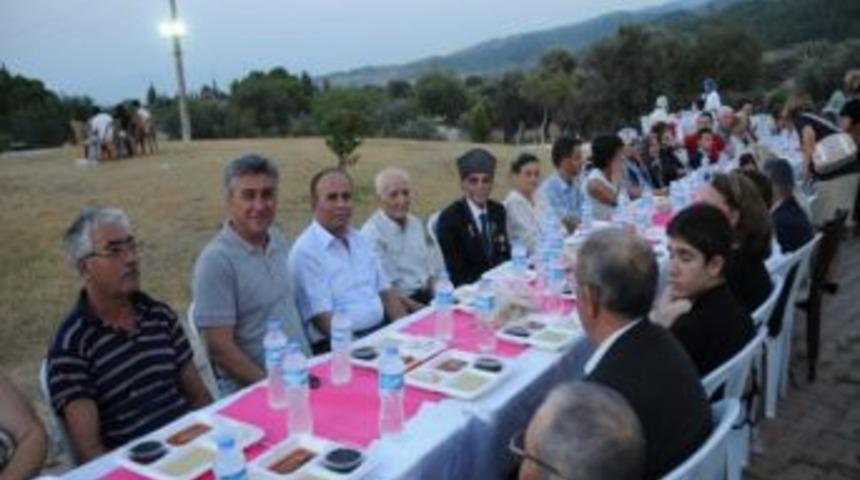 G&uuml;zelbah&ccedil;e Belediyesi Gazi Ve Şehit Ailelerine İftar Yemeği Verdi