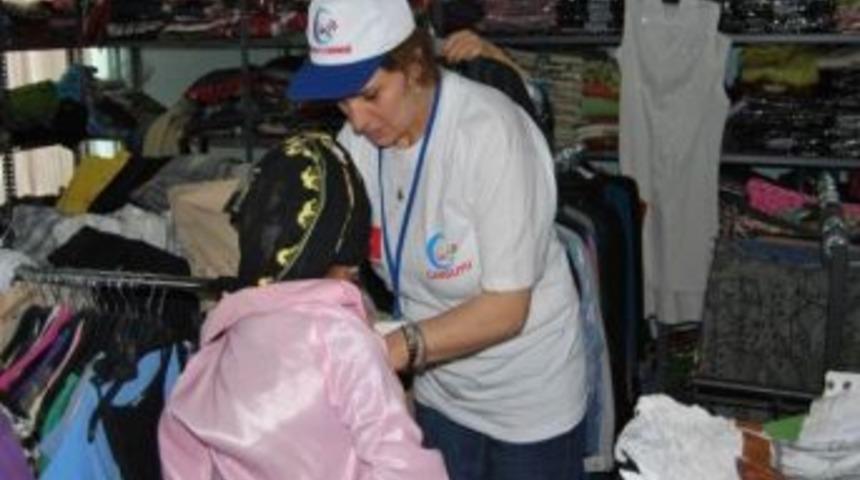 Cansuyu İki Bin Kişiye Giysi Yardımında Bulundu