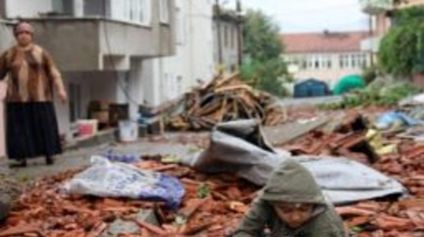 Şiddetli R&uuml;zgar Bartın&rsquo;ı Fel&ccedil; Etti