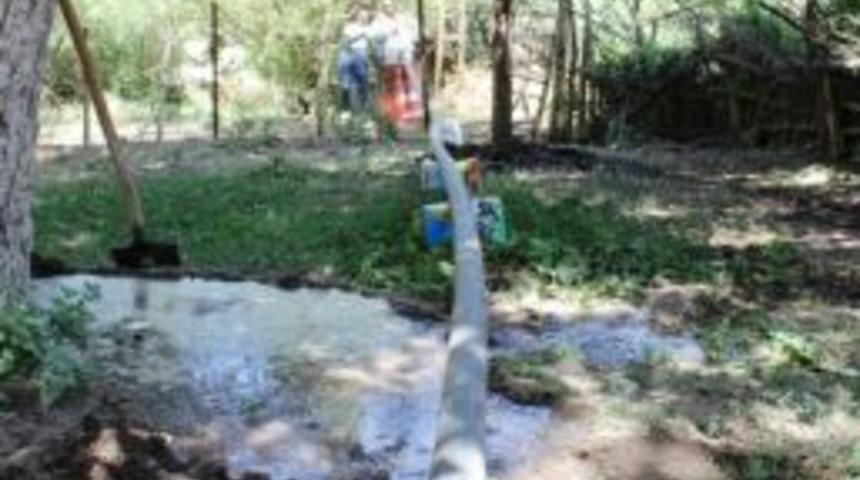 Bah&ccedil;esini Sulamaya &Ccedil;alışan Vatandaştan İlgin&ccedil; &Ccedil;&ouml;z&uuml;m