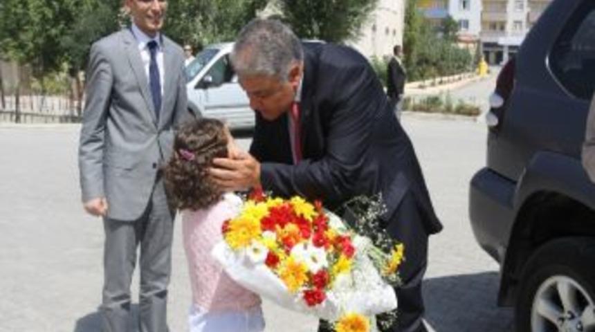 Ağrı Valisi Mehmet Tekinarslan G&ouml;revine Başladı