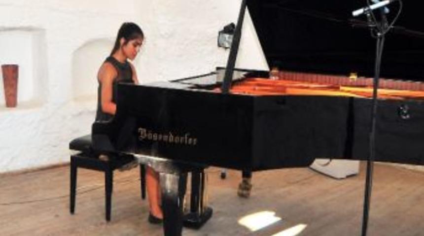 Geleceğin Piyanistleri Sertifikalarını Aldı