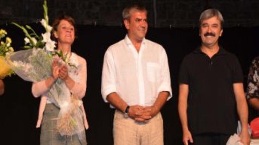 Yılmaz &Ouml;zdil 'isim Şehir Hayvan'ı Marmaris'te İzledi