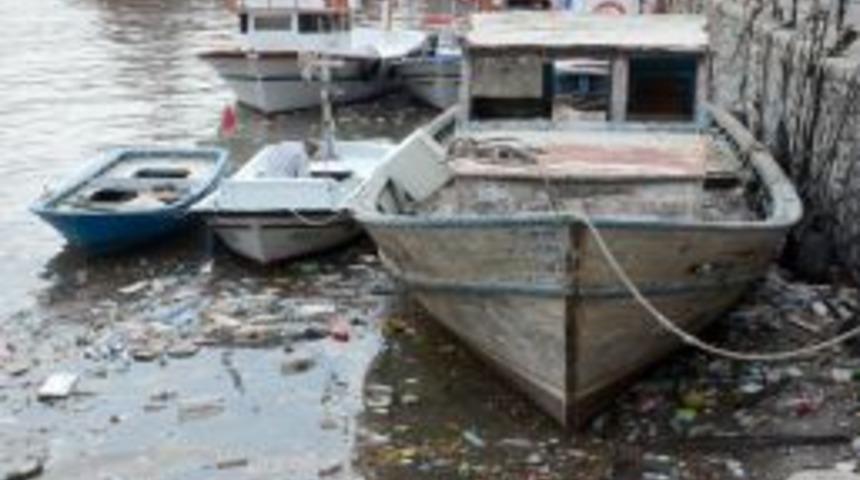 Zonguldak'ta Liman &Ccedil;&ouml;pl&uuml;ğe D&ouml;nd&uuml;