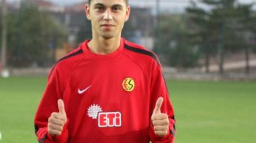 Teknik Direkt&ouml;r Fuat &Ccedil;apa'nın Oğlu Ferhat &Ccedil;apa Eskişehirspor'da