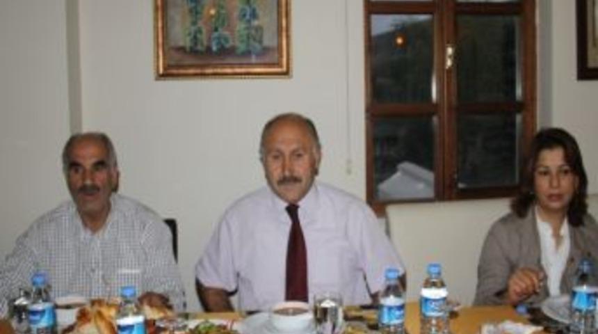 Belediye Başkanı Polat, Meclis &Uuml;yeleri İle İftarda Biraraya Geldi