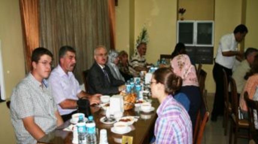 Şehit Aileleri Ve Gazilerle İftarda Buluştu