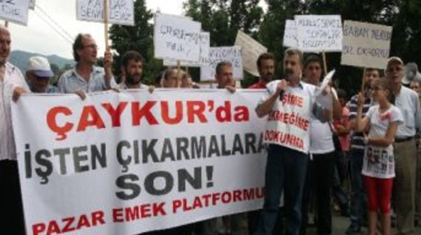 İşten Atılan İş&ccedil;i Fabrikanın &Ouml;n&uuml;nde Eylem Yaptı