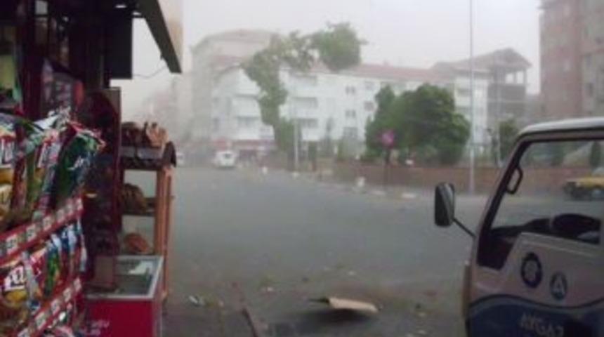 G&ouml;k&ccedil;ebey&rsquo;de Fırtına Etkili Oldu