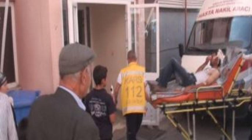 Kars&rsquo;ta İki Aile Arasında &Ccedil;ıkan Kavgada 13 Kişi Yaralandı