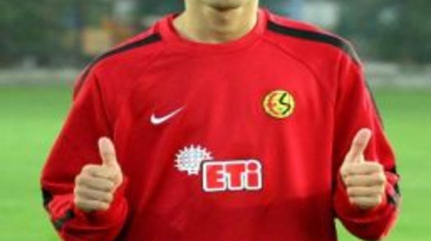 Gen&ccedil;lerbirliği Teknik Direkt&ouml;r&uuml; Fuat &Ccedil;apa'nın Oğlu Ferhat Eskişehirspor'da