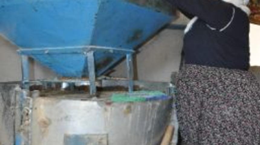 Kırıkkale'de Bir Kadın 35 Yıldır 24 K&ouml;y&uuml;n Değirmenciliğini Yapıyor