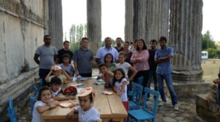 Kütahya'daki Antik Kent'te 'horoz Heykelciği' Bulundu