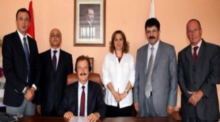 Milletvekili Nursuna Memecan&rsquo;dan Rekt&ouml;r Kocacık&rsquo;a Ziyaret