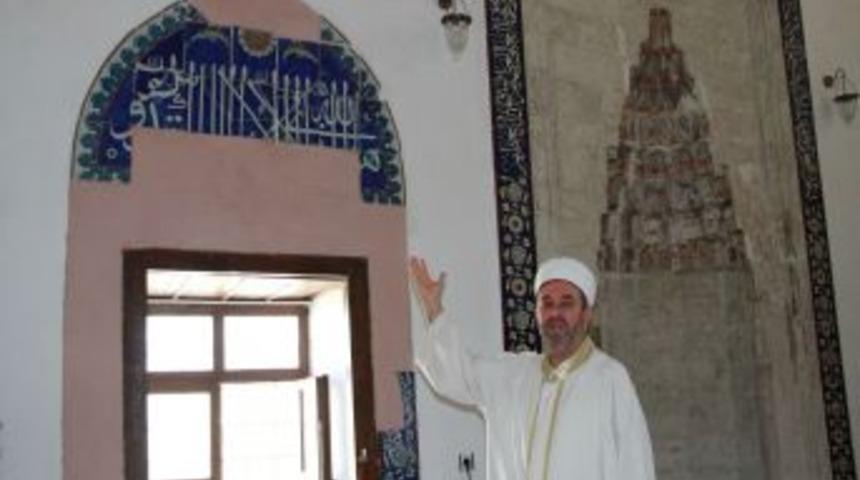 Yenişehir Sinanpaşa Camii Cemaatinde &Ccedil;ini Sevinci