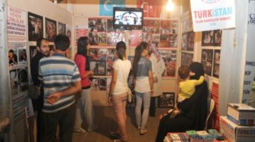 Doğu T&uuml;rkistan&rsquo;da 100 Bin Uygur Kızı Ka&ccedil;ırıldı