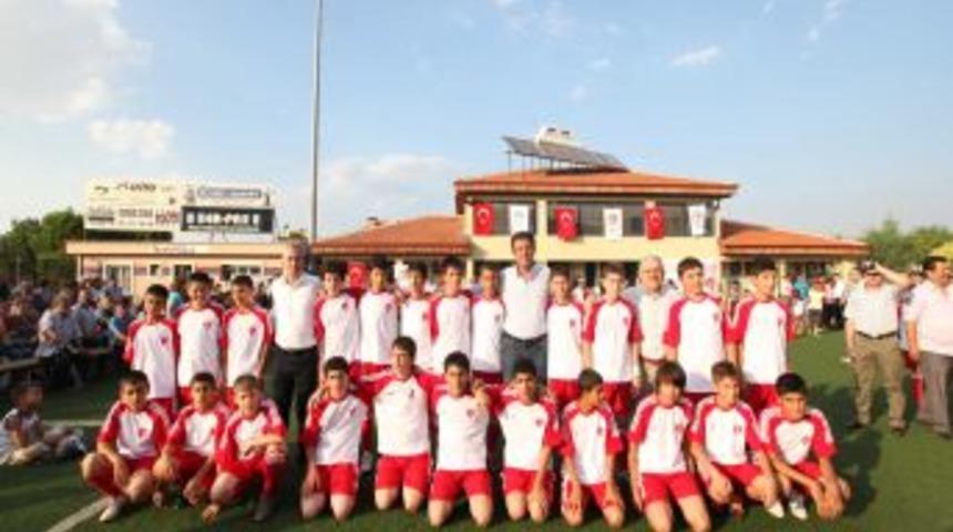 Denizli&rsquo;de Bin Sporcuya Forma Ve Eşofmandan Dağıtıldı