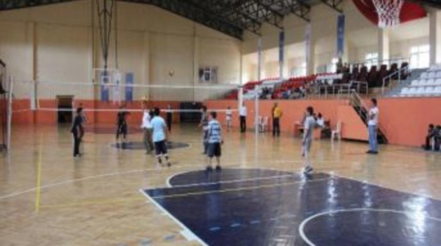 Camiler Arası Voleybol Turnuvası Başladı