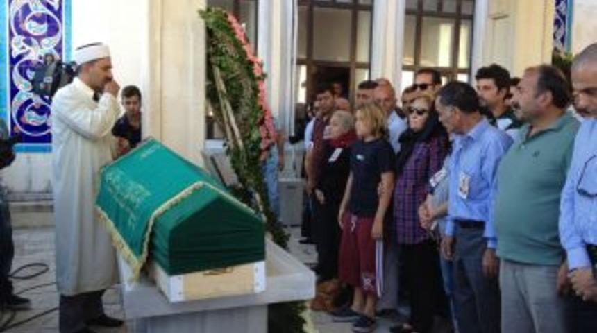 Lisa Şener, G&ouml;zyaşları Arasında Toprağa Verildi